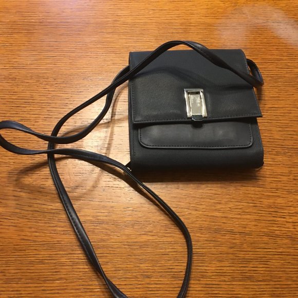 Black Trifold Crossbody Bag - Picture 3 of 12